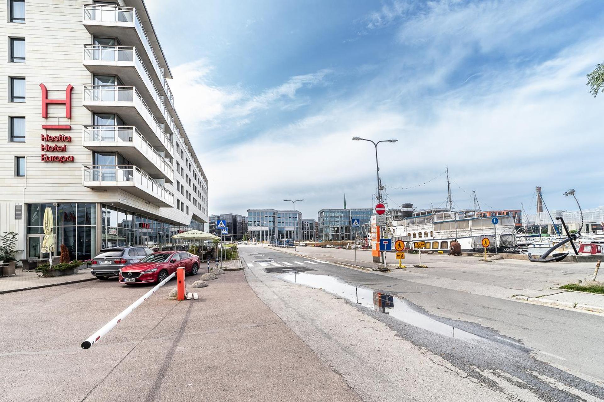 Floor Near Ferry Terminal - Free Parking